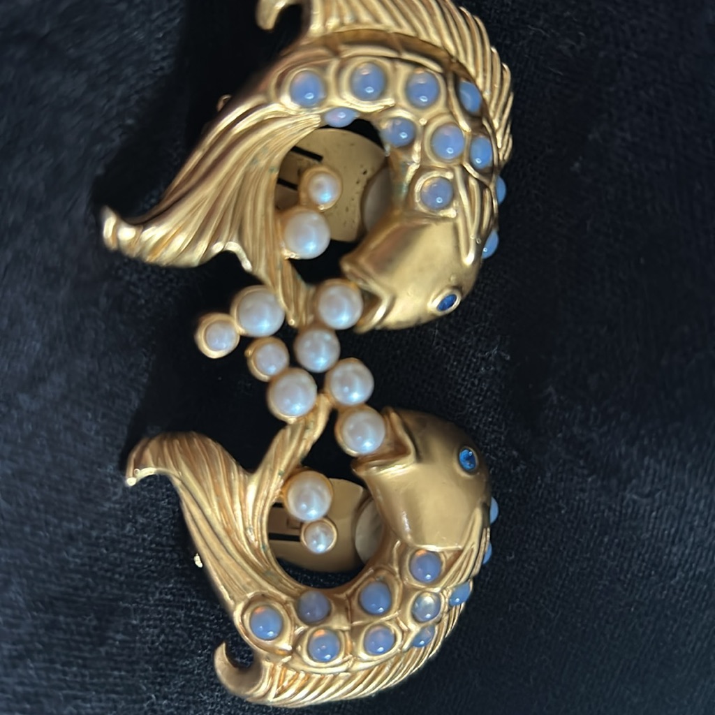 Chameau Et Chameau For Avon Vintage Elizabeth Taylor Fish Earrings